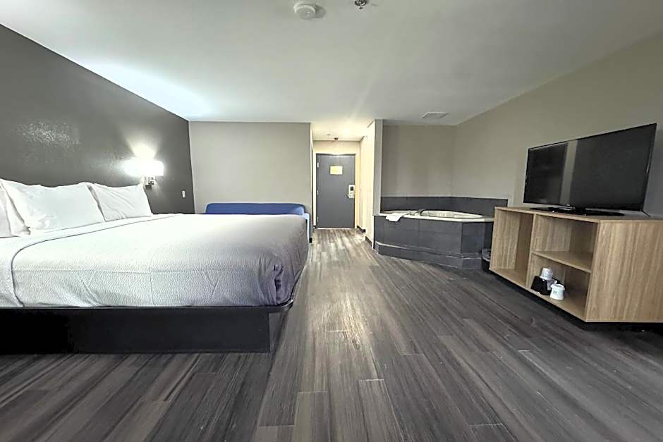 Super 8 by Wyndham Clinton/Jackson West