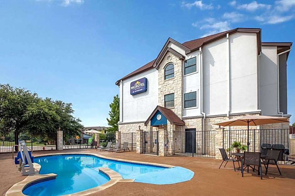Microtel Inn & Suites by Wyndham Buda Austin South