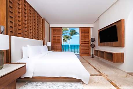 Luxury, Suite, 1 King, Ocean view, Balcony