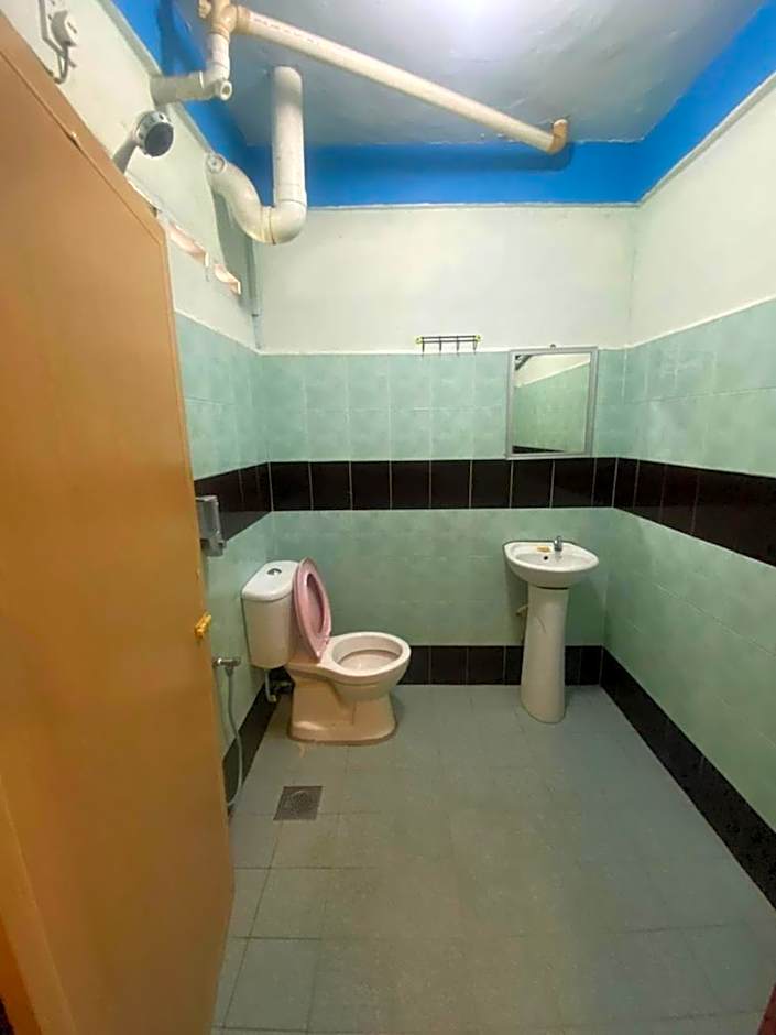 OYO 90910 Homestay D Lalang Inn