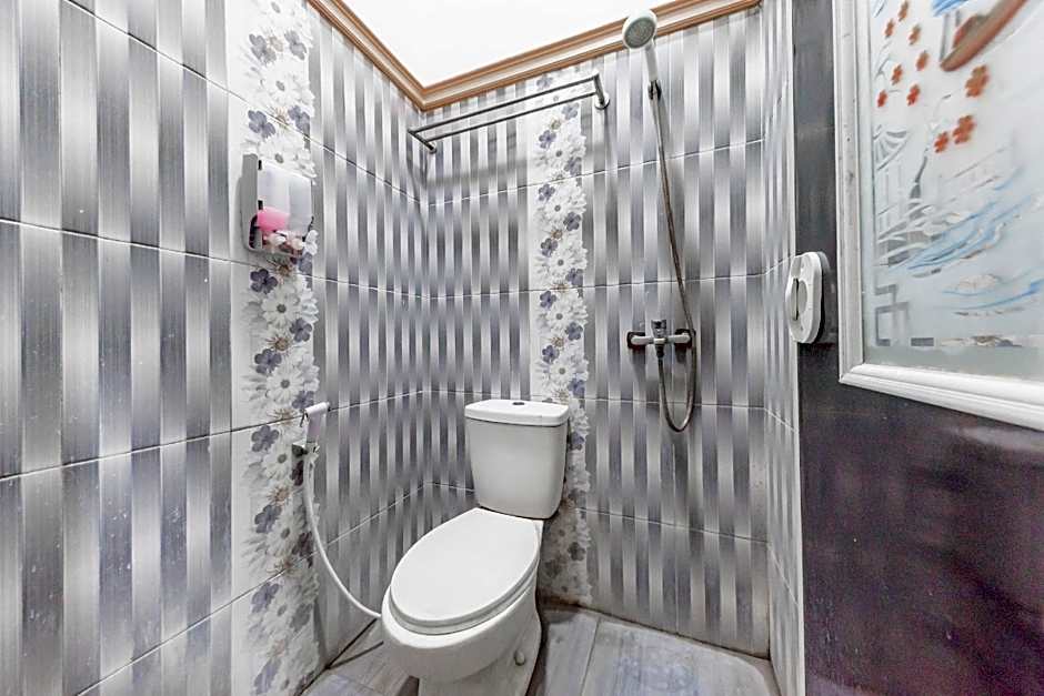 Urbanview Hotel Rifal Home Tegal