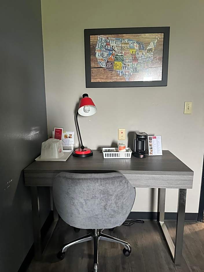 Econo Lodge Inn & Suites North Little Rock