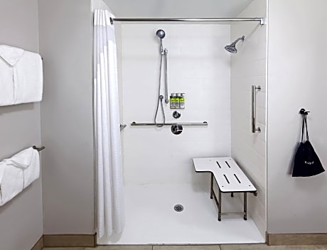 King Room - Mobility Access/Roll in Shower - Non-Smoking