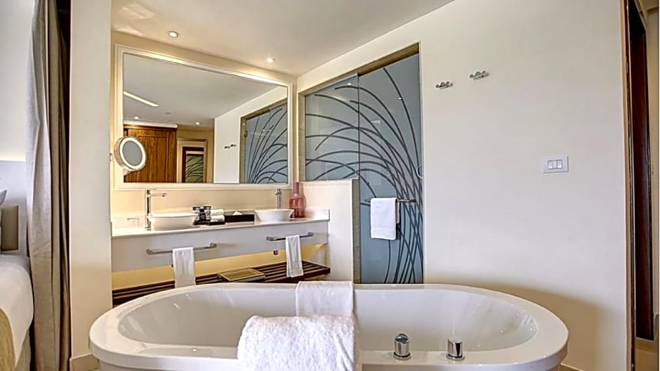 Royalton Blue Waters Autograph All-Inclusive Resor