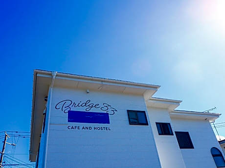 Bridge33 CAFE AND HOSTEL