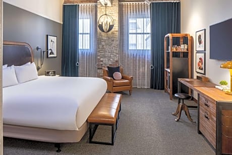 Deluxe King Room - Disability Access