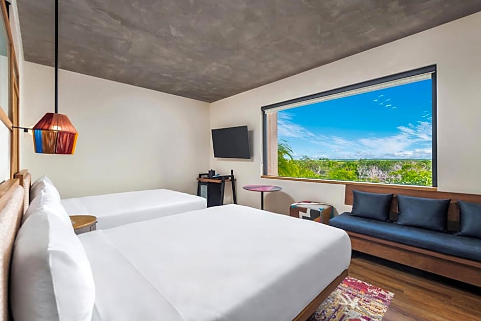 Foto 1 daripada 5 — 2 Double Beds, City View