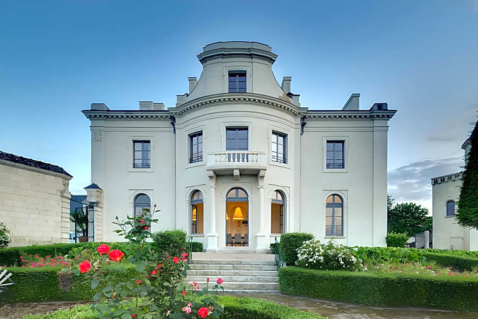 Le Chateau de Candes, sa Tour et ses Suites.