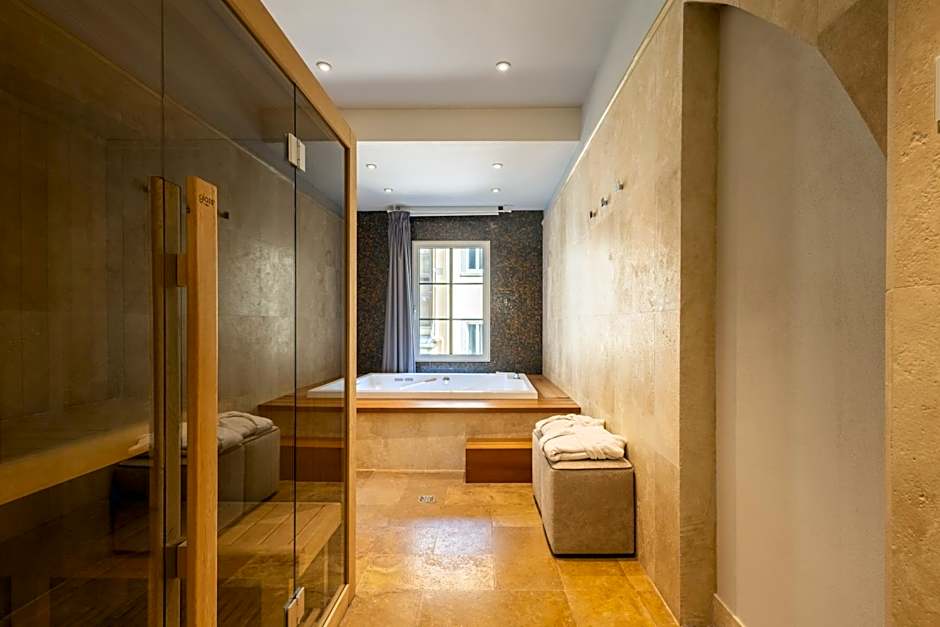 Donati Luxury Tower Suites