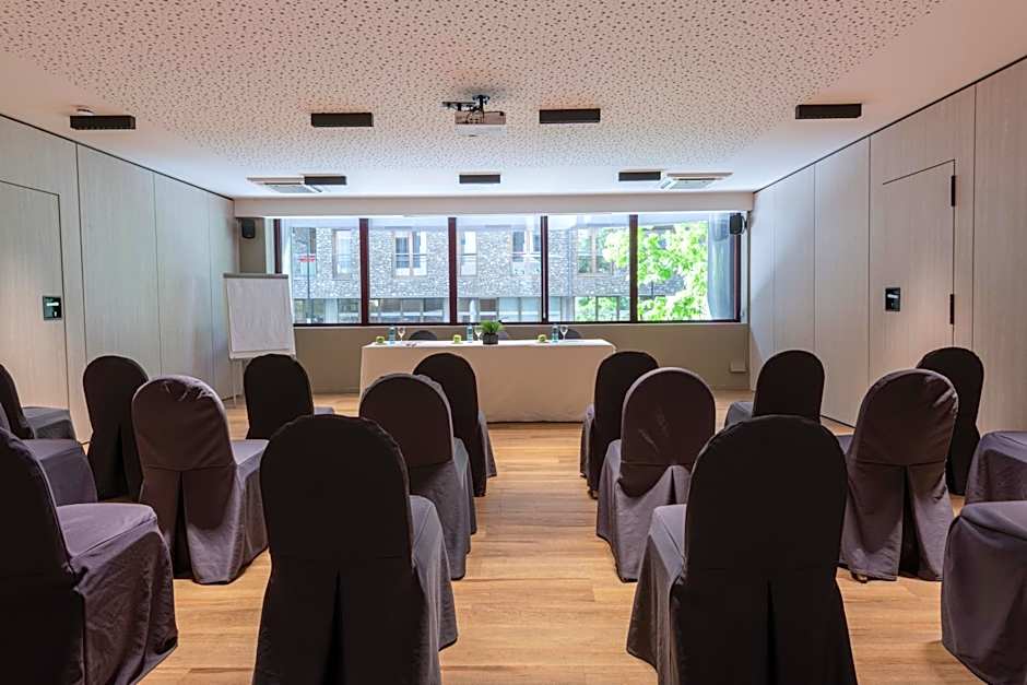 Suites Plaza Hotel & Wellness