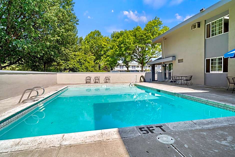 Travelers Inn Medford