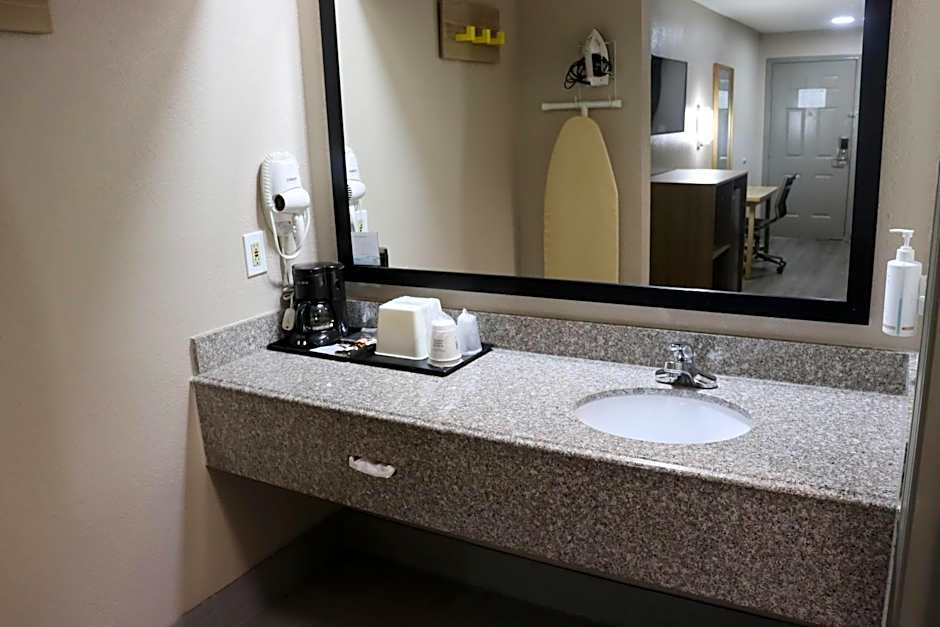 Super 8 by Wyndham Cabot