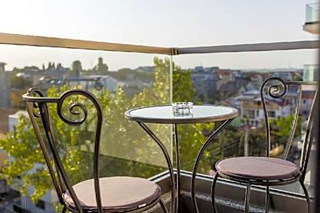 Studio with Garden View