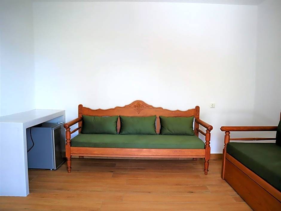 ΤΟ ΚΑΜΙΝΙ ΤΟΥ ΜΗΛΑ