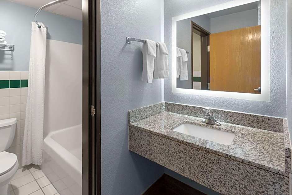 AmericInn by Wyndham Oscoda Near AuSable River