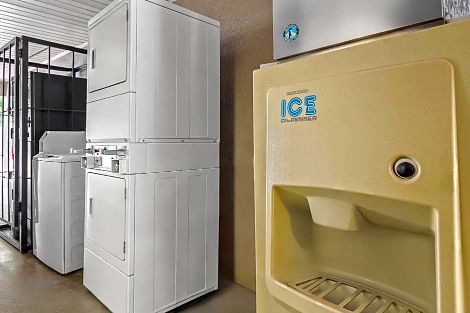 Econo Lodge Inn & Suites Cayce I-26 Airport