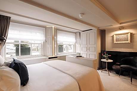 Double Room (Merchant - Street View)