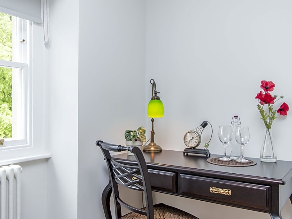 3 Berkeley Square Guesthouse