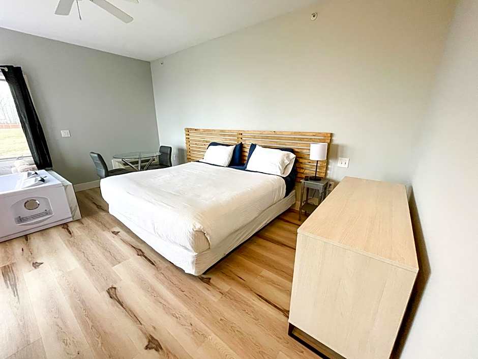 Lake Bluff Inn and Suites