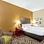 La Quinta Inn & Suites by Wyndham Midwest City - Tinker AFB