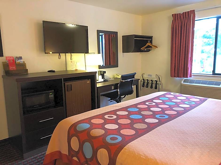 Super 8 by Wyndham Lacey Olympia Area