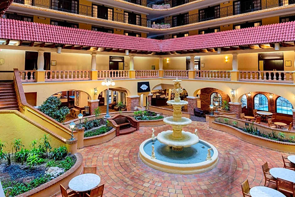 Embassy Suites by Hilton Kansas City Plaza