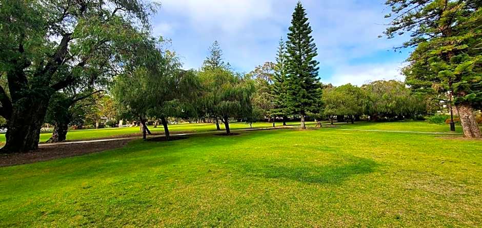 Central Subiaco Oasis 1 Bedroom Unit