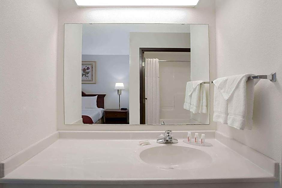 Baymont by Wyndham Freeport