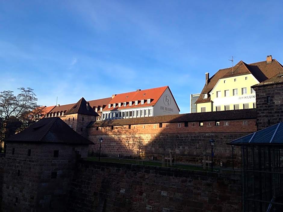 Five Reasons Hostel & Hotel