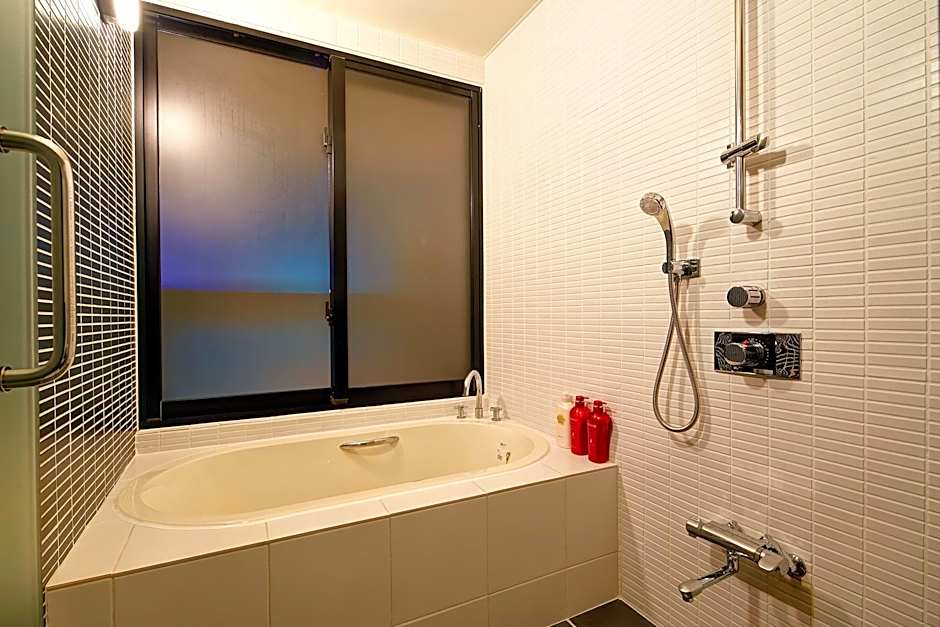 Secret House MAKISHI