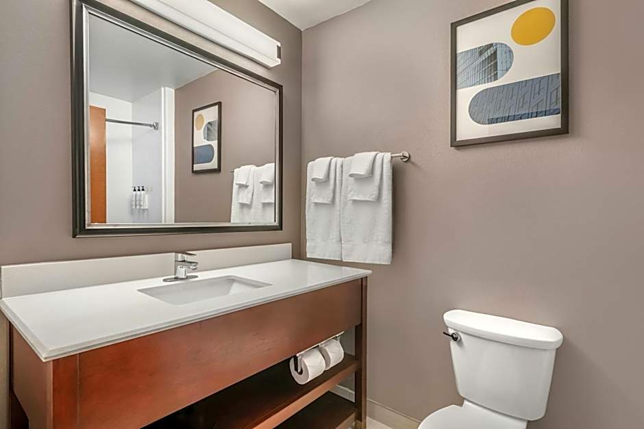 City Express by Marriott Spring