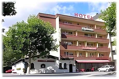 Adhhoc Hotel