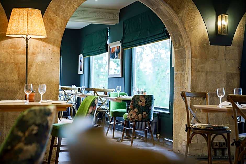 The Bear Of Rodborough Hotel