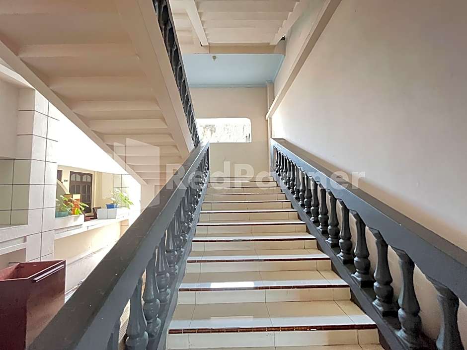 Hotel Dewi near GOR Merdeka Jombang Mitra RedDoorz