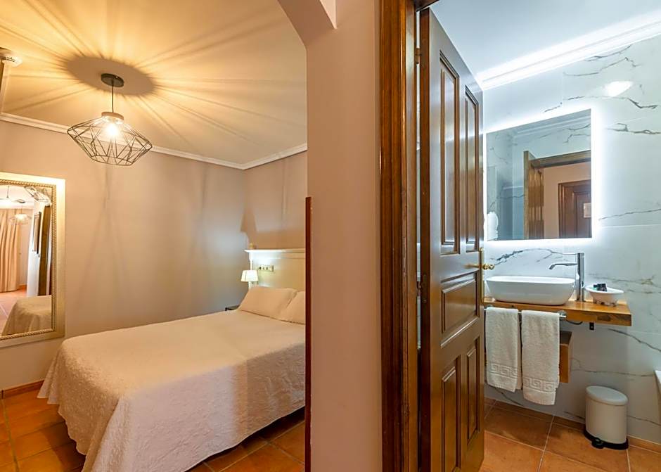 Logis Hotel Restaurante La Casa de Juansabeli