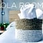 Hola Rooms