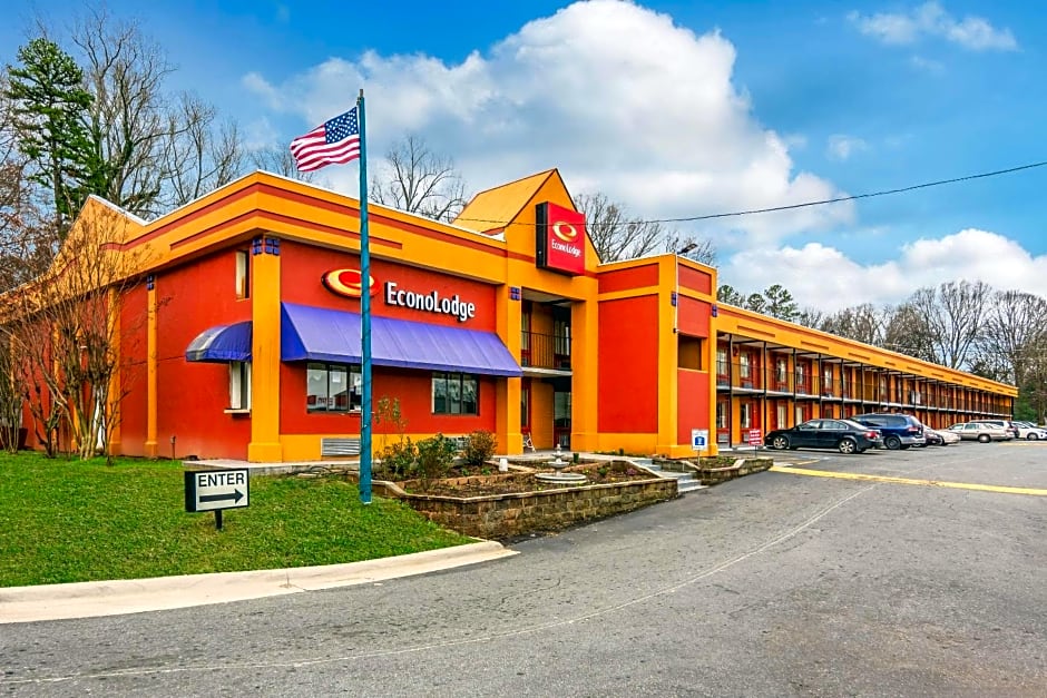 Econo Lodge Airport near Billy Graham Parkway