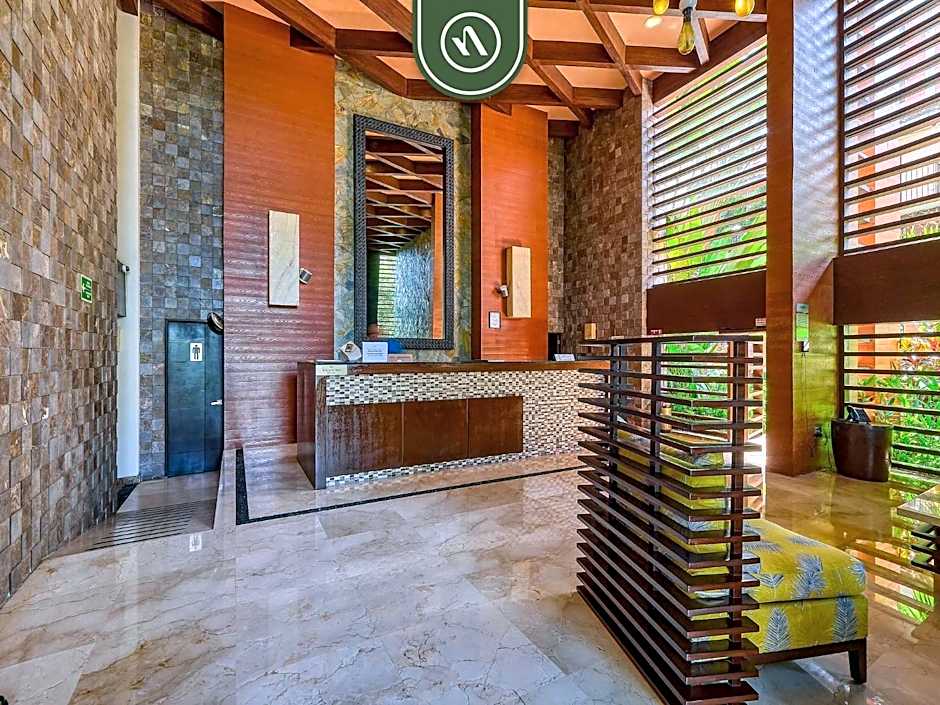 1 BR Condo - Amazing Sunsets Froom the Roof - Pool