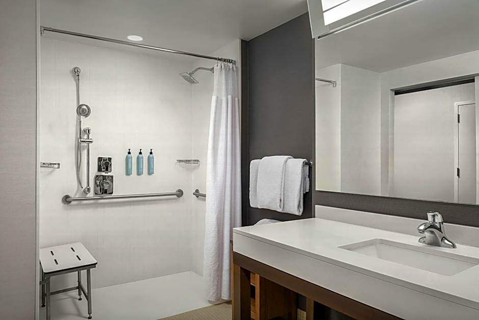 Courtyard by Marriott Muncie at Horizon Convention Center