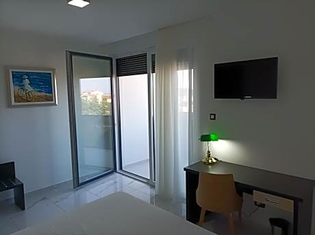 Deluxe Double Room with Balcony and Sea View