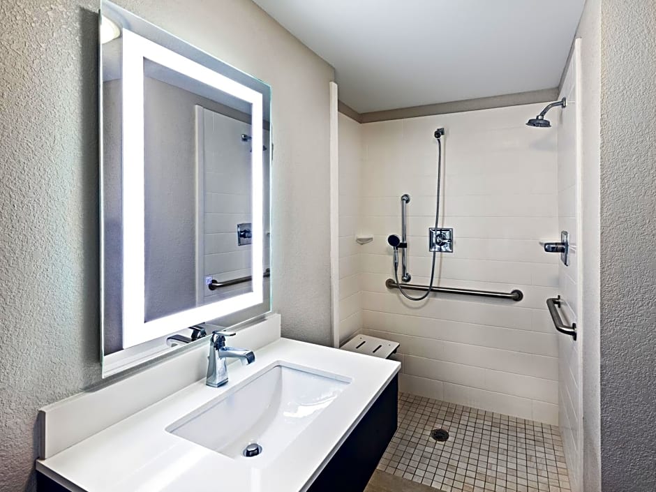 Holiday Inn Express New Orleans East, an IHG Hotel