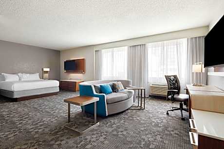 One Room Corner Suite, Larger Guest room, 1 King, Sofa bed