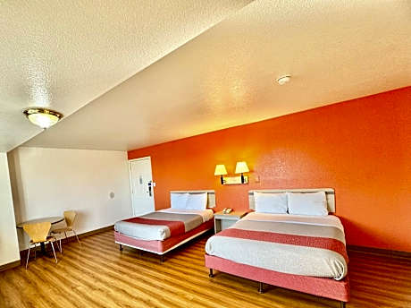 Deluxe Quadruple Room - Non-Smoking
