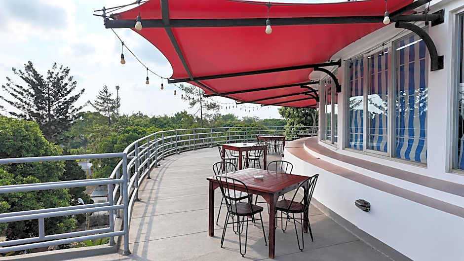 Kapal Garden Hotel at Taman Rekreasi Sengkaling
