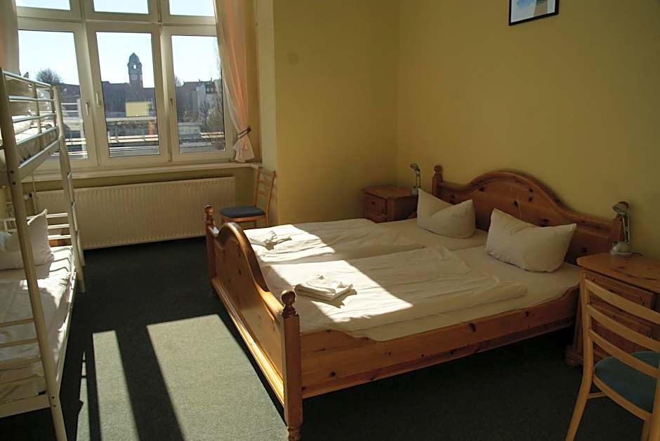 Happy go Lucky Hotel  Hostel