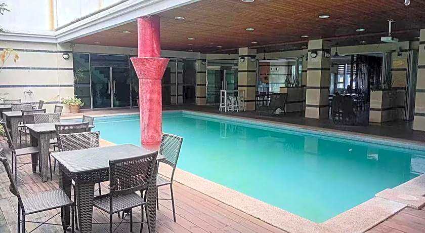 Townhouse Oak Vera Hotel Near Clark International Airport