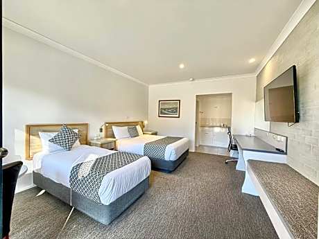 Twin Room (Upper Level)