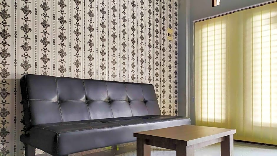 Omah Leren Mitra RedDoorz near Gembiraloka Zoo Yogyakarta