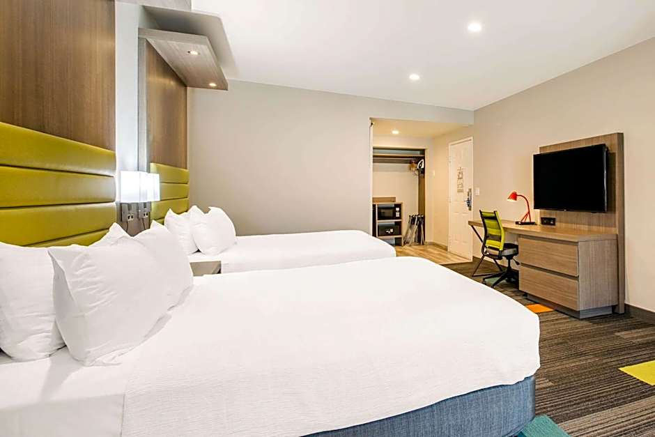 Rodeway Inn Near Melrose Ave