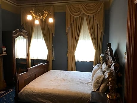 Upstairs Victorian Blue Room King Bed